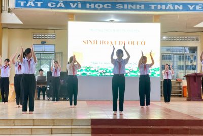 Sinh hoạt dưới cờ